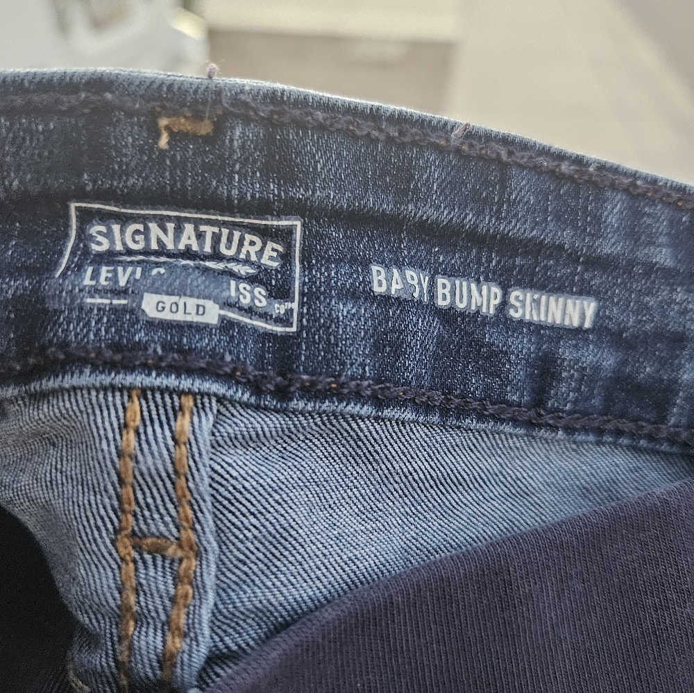 Levi's maternity jeans